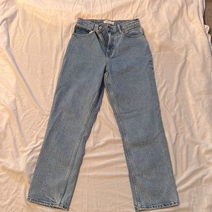 A&F 90s Ultra High Rise Jeans. Curve Love. Medium Acid Wash